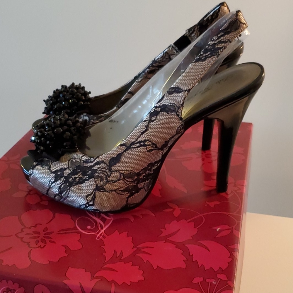 Shoes - Picture 2 of 5